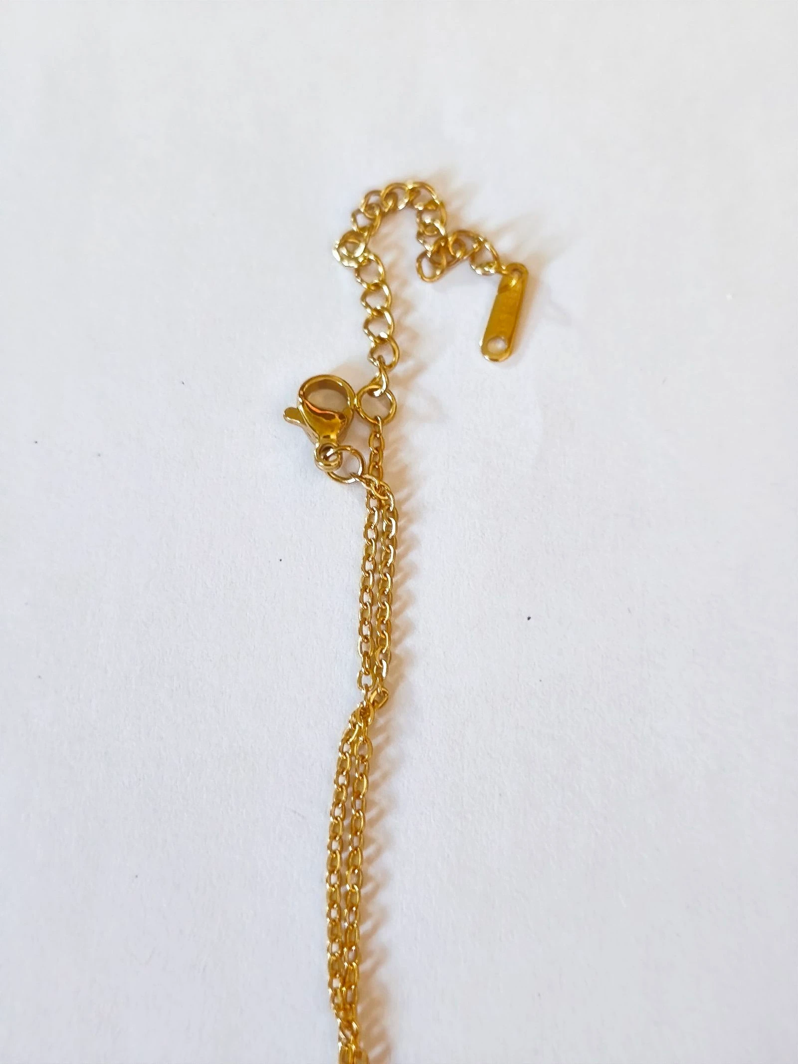 Conjunto de gargantilha, pulseira e brincos de trevo com corrente de aço dourada – photo 12